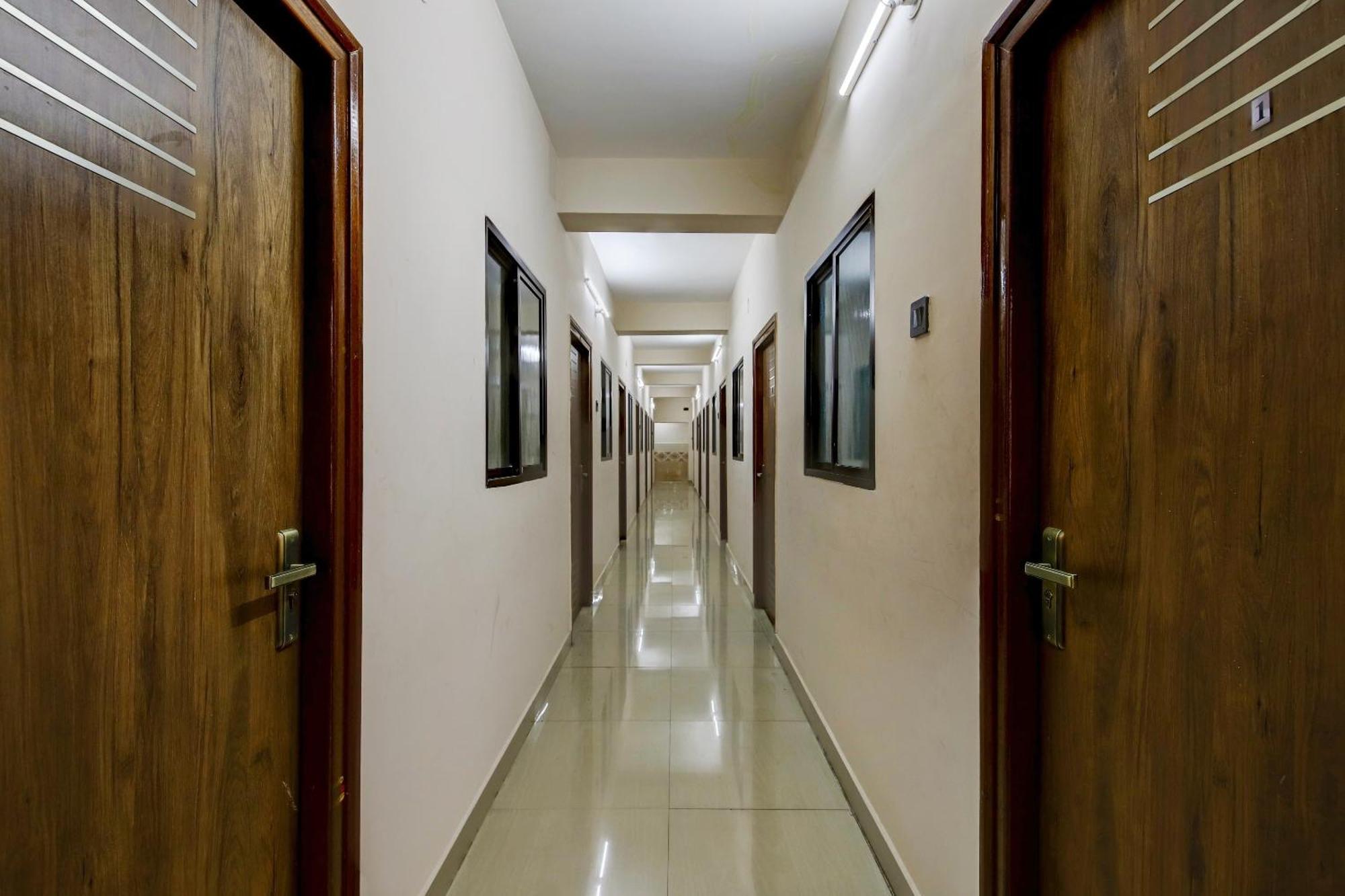 Spot On 73621 Srinivasa Boarding And Lodging Jalahalli Екстер'єр фото