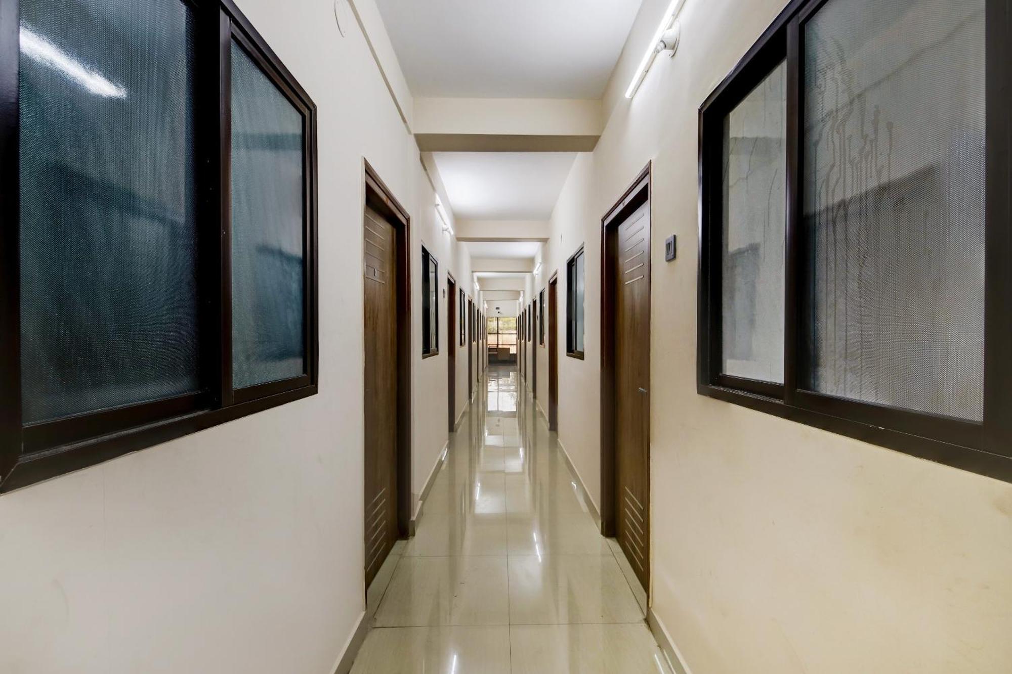 Spot On 73621 Srinivasa Boarding And Lodging Jalahalli Екстер'єр фото